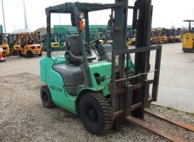 Dịch vụ bán và cho thuê xe nâng Bình Dương - LH: 0967.580.676
