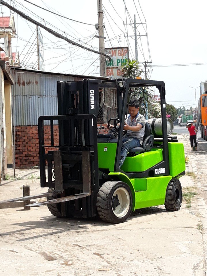 Cho thuê xe nâng tại Bàu Bàng