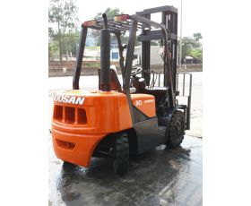 Bán và cho thuê xe nâng (Điện Và dầu )